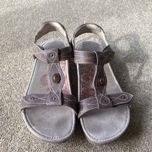 AERTREX sandals